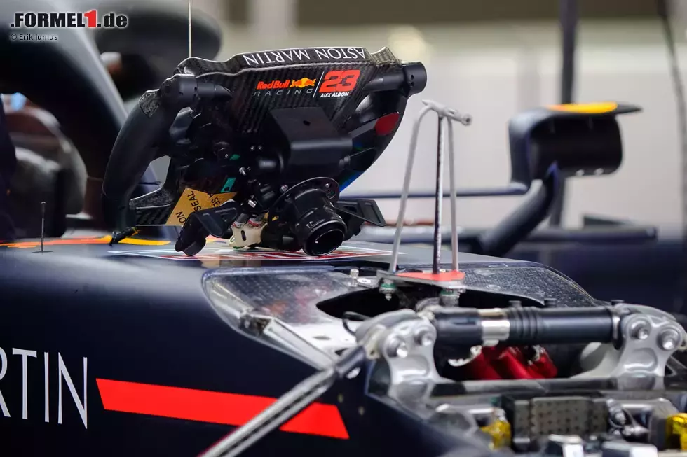 Foto zur News: Red Bull RB15: Lenkrad