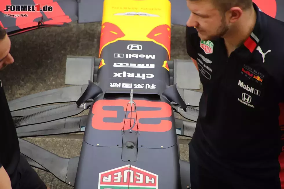 Foto zur News: Red Bull RB15: S-Schacht-Öffnung