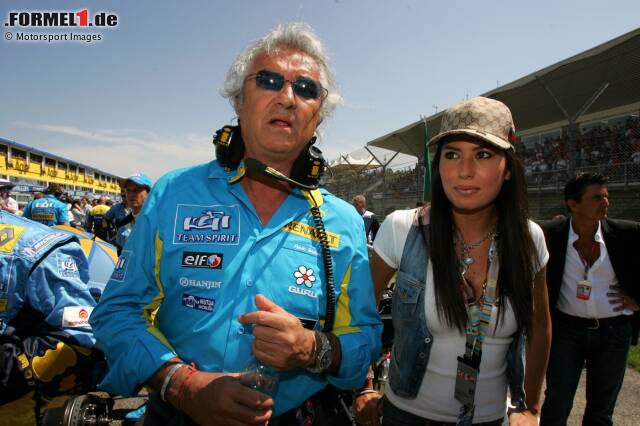 Foto zur News: Er hatte sie alle: Der langjährige Formel-1-Teamchef Flavio Briatore pflegte sein Playboy-Image auch durch Beziehungen zu Supermodels wie Heidi Klum (mit der er eine Tochter hat) oder Naomi Campbell. 2008 heiratete er Elisabetta Gregoraci, wieder ein Model. Der gemeinsame Sohn kam 2010 zur Welt. Die Ehe hielt bis vor wenigen Monaten.