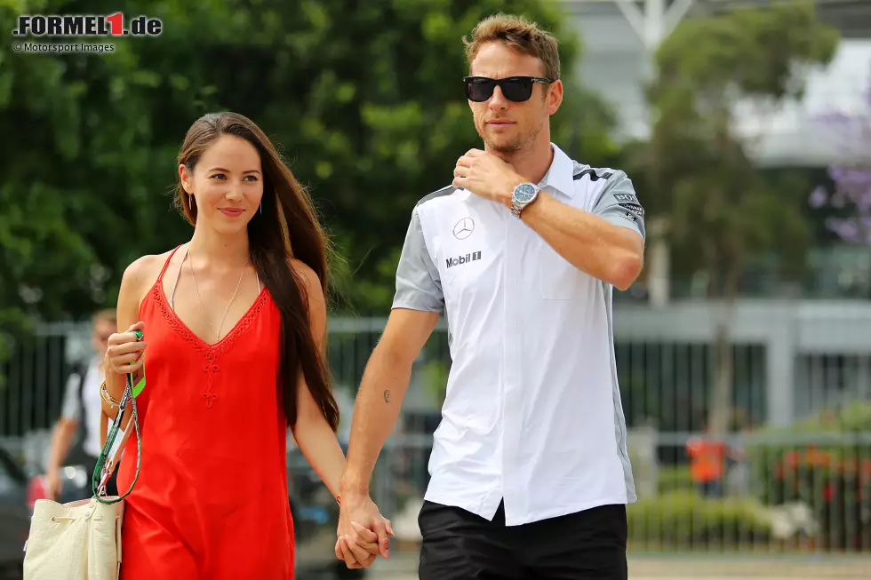 Foto zur News: Formel-1-Weltmeister Jenson Button war schon fünf Jahre lang mit Jessica Michibata zusammen, als er das japanisch-argentinische Model 2014 vor den Traualtar führte. Die Ehe hielt nur ein Jahr.