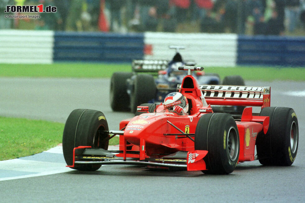 Foto zur News: 1998: Ferrari F300; Fahrer: Eddie Irvine, Michael Schumacher