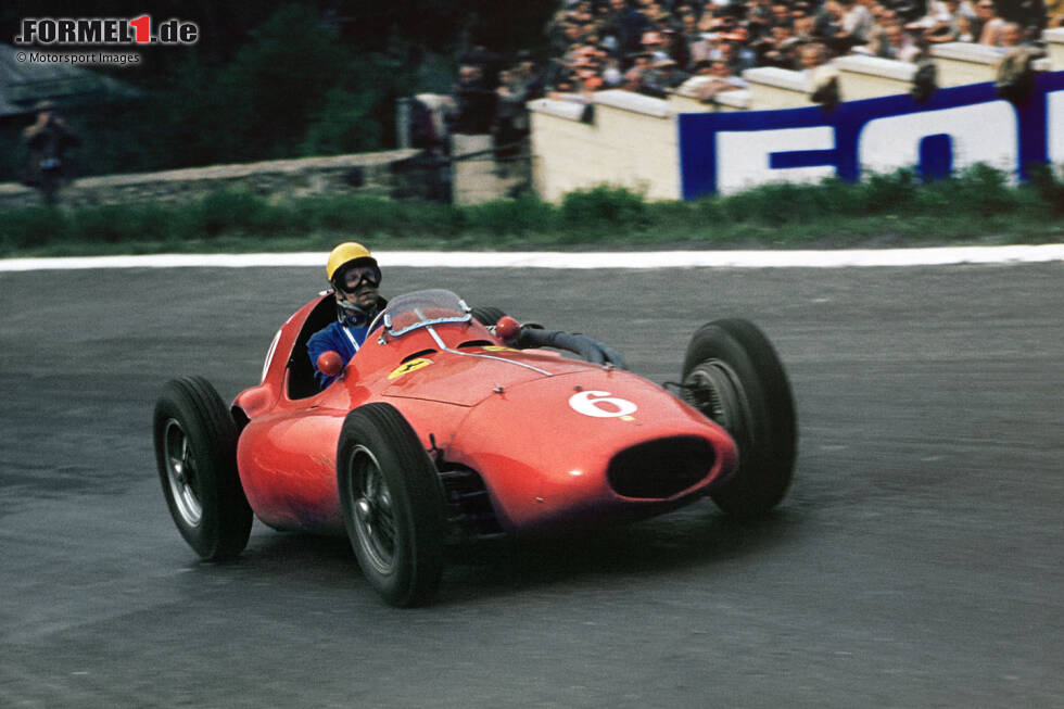 Foto zur News: 1955-1956: Ferrari 555 Supersqualo; Fahrer: Eugenio Castellotti, Peter Collins, Giuseppe Farina, Paul Frère, Olivier Gendebien, Mike Hawthorn, Umberto Maglioli, Harry Schell, Piero Taruffi, Maurice Trintignant