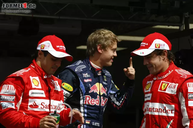 Foto zur News: 2. Deutschland 2010, Sebastian Vettel vor Fernando Alonso - 0,002 Sekunden: Beim Heimspiel in Hockenheim kann Vettel seinen WM-Rivalen Alonso hauchdünn besiegen. Das Rennen gewinnt jedoch der Spanier - allerdings umstritten. "Fernando is faster than you", hört Felipe Massa am Funk. Stallorder ist damals verboten.