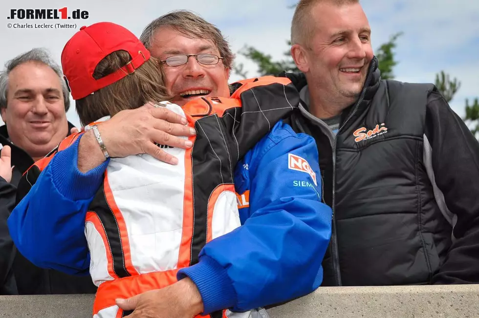 Foto zur News: Kurz vor dem Rennen in Baku schlägt jedoch das Schicksal zu: Vater Herve stirbt nach schwerer Krankheit im Alter von nur 54 Jahren. Für Leclerc ist es nach dem Tod von Jules Bianchi der zweite schwere Verlust.