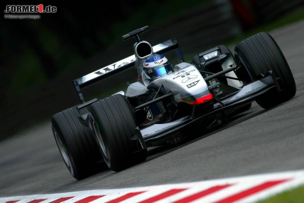 Foto zur News: 2002-2003: McLaren-Mercedes MP4-17; Fahrer: David Coulthard, Kimi Räikkönen