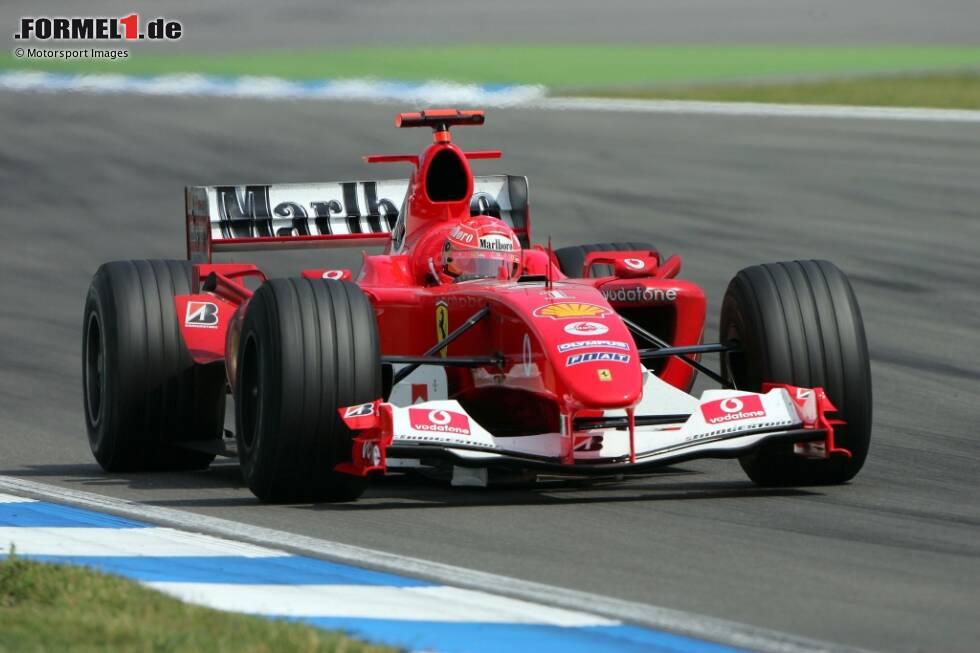 Foto zur News: ... am besten ist immer noch der Direktvergleich: Hier ist der Ferrari F2004 von und mit Michael Schumacher beim Deutschland-Grand-Prix 2004 in Hockenheim zu sehen.