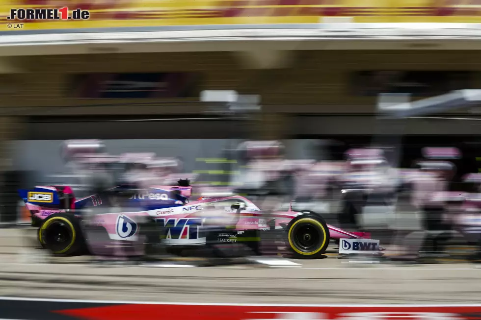 Foto zur News: Sergio Perez (3): Nach dem Boxengassen-Start noch in die Punkte zu fahren, das ist aller Ehren wert. Wäre beinahe von Kwjat überrumpelt worden, bekam Platz zehn aber von den Kommissaren zurück. Kein Vergleich zu Stroll.