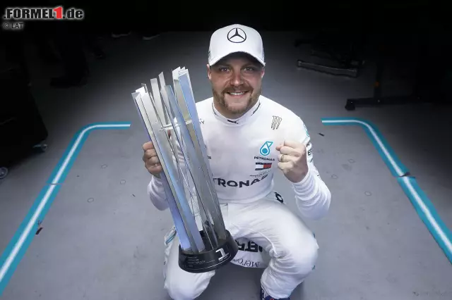 Foto zur News: Valtteri Bottas (1): Und natürlich gibt es auch für den Rennsieger die Bestnote. Pole-Position, Sieg, und ohne den späten Boxenstopp von Charles Leclerc hätte er sich zusätzlich auch wieder die schnellste Runde geschnappt. Und ganz nebenbei liegt er jetzt auch wieder an der Spitze der Weltmeisterschaft. Chapeau!