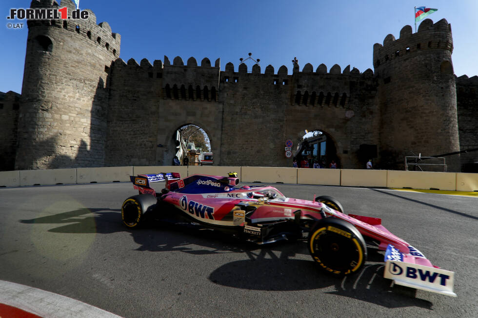 Foto zur News: Lance Stroll (3): Ein zugegebenermaßen etwas glückliche 3, weil er sich aus allem Ärger herausgehalten und so am Ende zwei Punkte mitgenommen hat. Ansonsten kein wirklich gutes Wochenende: Crash in FT2, wieder raus in Q1 und langsamer als der Teamkollege. Aber in Baku muss man eben auch erst einmal ins Ziel kommen.