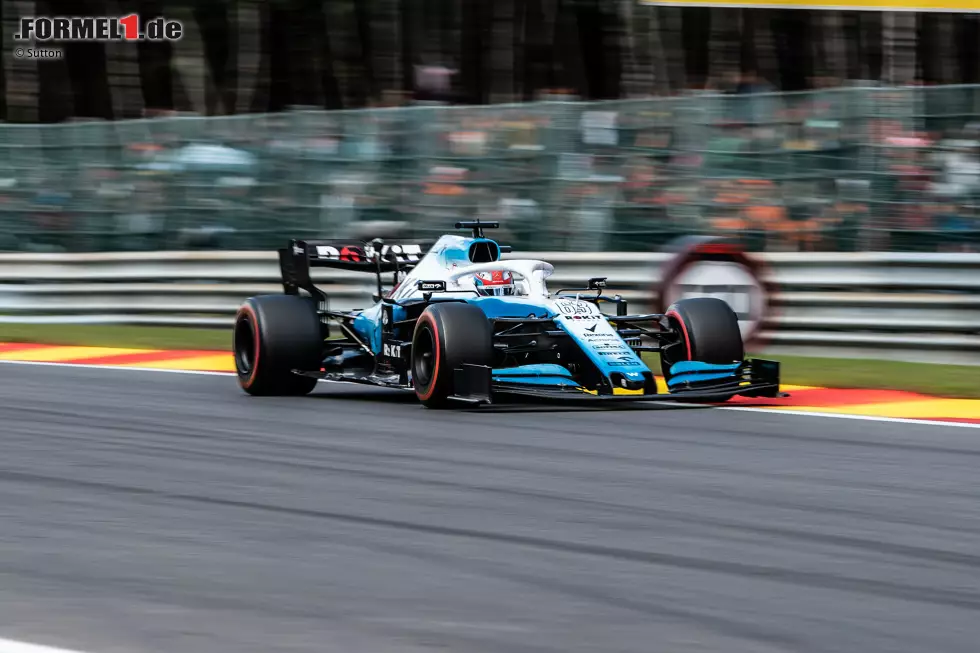 Foto zur News: George Russell (3): Den vielleicht besten Rookie (?) im wahrscheinlich schlechtesten Auto seriös zu benoten, stellt uns jedes Mal aufs Neue vor eine Herausforderung. Letztendlich landen wir oft bei Note 3. Das ist halbwegs neutral und sicher nicht ganz verkehrt. Aber: Was würde er in einem besseren Auto leisten?