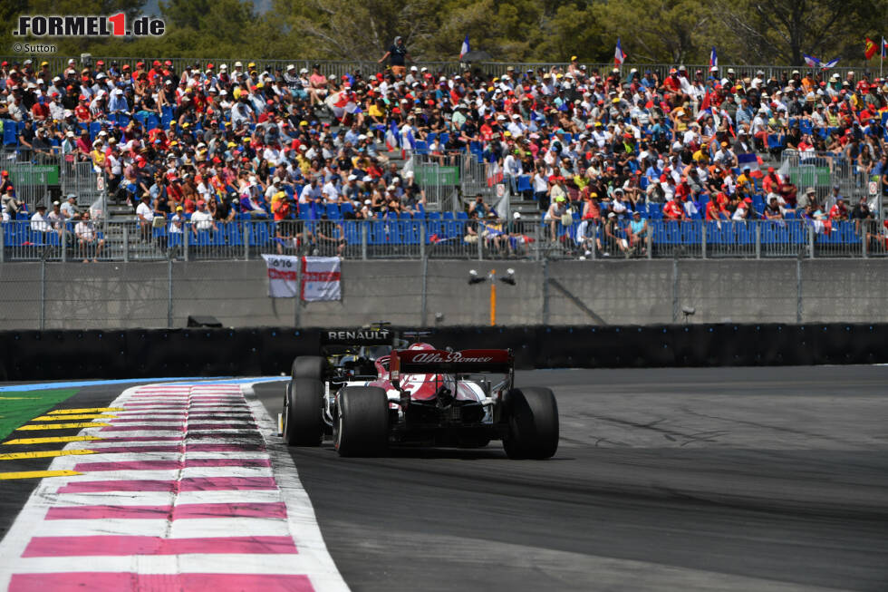 Foto zur News: Kimi Räikkönen (3): Wer mit einem Alfa Romeo mittendrin mitmischt im McLaren- und Renault-Paket, der muss ein erstklassiger Racer sein. Ist Räikkönen auch. Mehr als P7 war diesmal nicht drin, wenn auch, zugegeben, begünstigt durch die Ricciardo-Strafe. Nach drei Nullnummern endlich wieder Punkte!