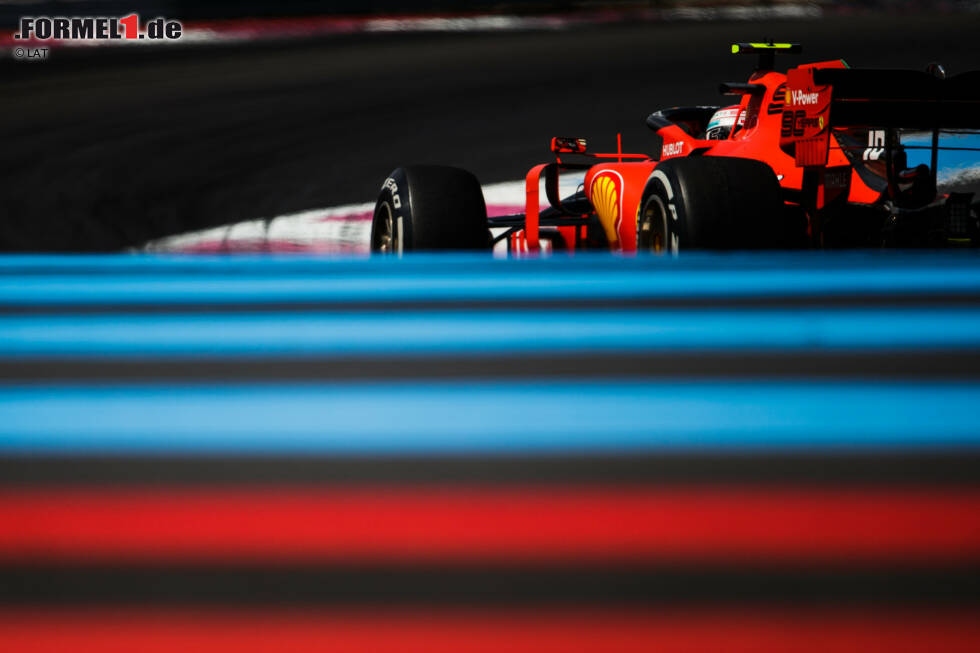 Foto zur News: Charles Leclerc (2): Der 21-Jährige hat sich vorgenommen, an seinen Q3s zu arbeiten - und er hat geliefert. Vettel stand das ganze Wochenende in seinem Schatten. Im Rennen war er machtlos, seine Performance aber staubtrocken. Trotzdem hätte er in der letzten Runde beinahe noch Bottas überrascht. Hart an der Grenze zu Note 1!