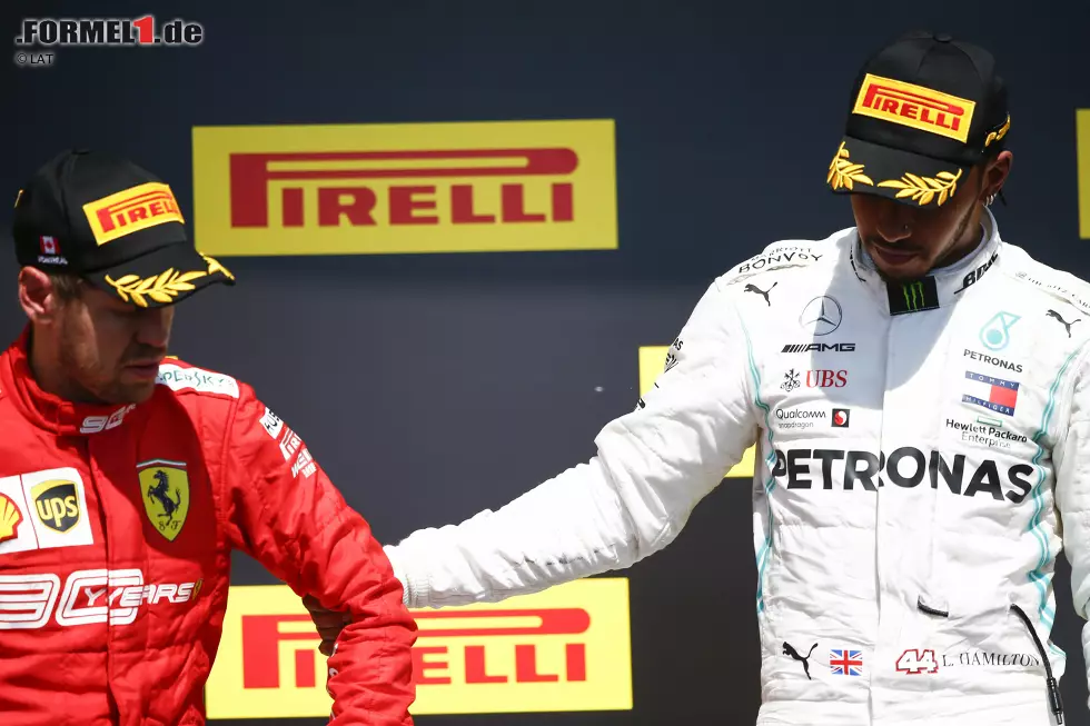 Foto zur News: Lewis Hamilton (2): Die Eins hätten wir rausgeholt, wenn er Vettel noch überholt hätte. Bottas hatte er im Griff, am Ende gab&#039;s 25 Punkte: Mehr geht nicht. Abzug gibt&#039;s für die vermasselte Pole (Fehler in der Haarnadel). Präsentierte sich als fairer Sportsmann, als er Vettel zu sich aufs oberste Treppchen holte.