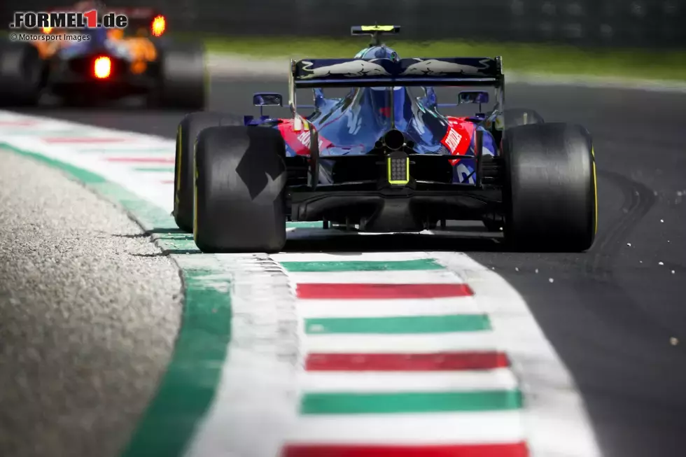 Foto zur News: Pierre Gasly (3): Seit er Toro Rosso fährt, sehen seine Leistungen besser aus. Das kann zwei Gründe haben. Erstens: Er fühlt sich mit dem Auto wohler, kommt ohne Druck besser zurecht. Zweitens: Er ist genauso schlecht wie vorher - sieht neben einem Teamkollegen, der nicht Verstappen heißt, aber besser aus.