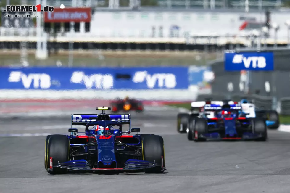 Foto zur News: Pierre Gasly (4): Die Toro Rossos sind beim Heimspiel von Kwjat nicht so aufgefallen wie zuletzt. Aber das war aufgrund der Motorenstrafen schon ein bisschen vordefiniert. Wichtiger als Sotschi ist Suzuka. Eine Strecke, auf der Gasly sein Bewerbungsschreiben für Red Bull 2020 einreichen sollte.