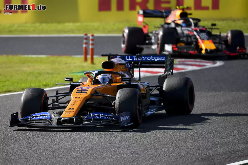 Foto zur News: Carlos Sainz (1): Der Spanier ist aber unser Mann des Rennens! Mehr als nur &quot;Best of the Rest&quot;: Sainz fährt ein starkes Qualifying, lässt Albon lange verhungern und zwingt sogar den Ferrari von Leclerc im direkten Duell in die Knie. Mehr geht nun wirklich nicht!