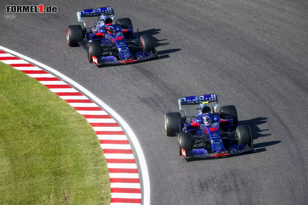 Foto zur News: Daniil Kwjat (3): Das ganze Wochenende im Schatten von Pierre Gasly, doch im Ziel war der Abstand gar nicht so groß, wie es den Anschein hatte. Ein besseres Qualifying (P14) hätte dem Russen ein besseres Ergebnis im Rennen beschert.