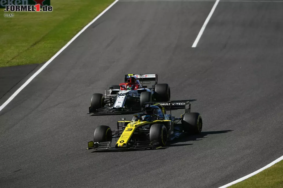 Foto zur News: Daniel Ricciardo (2): Für das Rennen gibt es eine glatte 1. Dass der Australier einer der besten Überholer ist, hat er schon mehrfach bewiesen. Das hat er auch in Suzuka gezeigt. Das ist aber einem äußerst schwachen Qualifying geschuldet. Für das Q1-Aus gibt es Abzug - auch wenn es Probleme mit der Hinterachse gab.