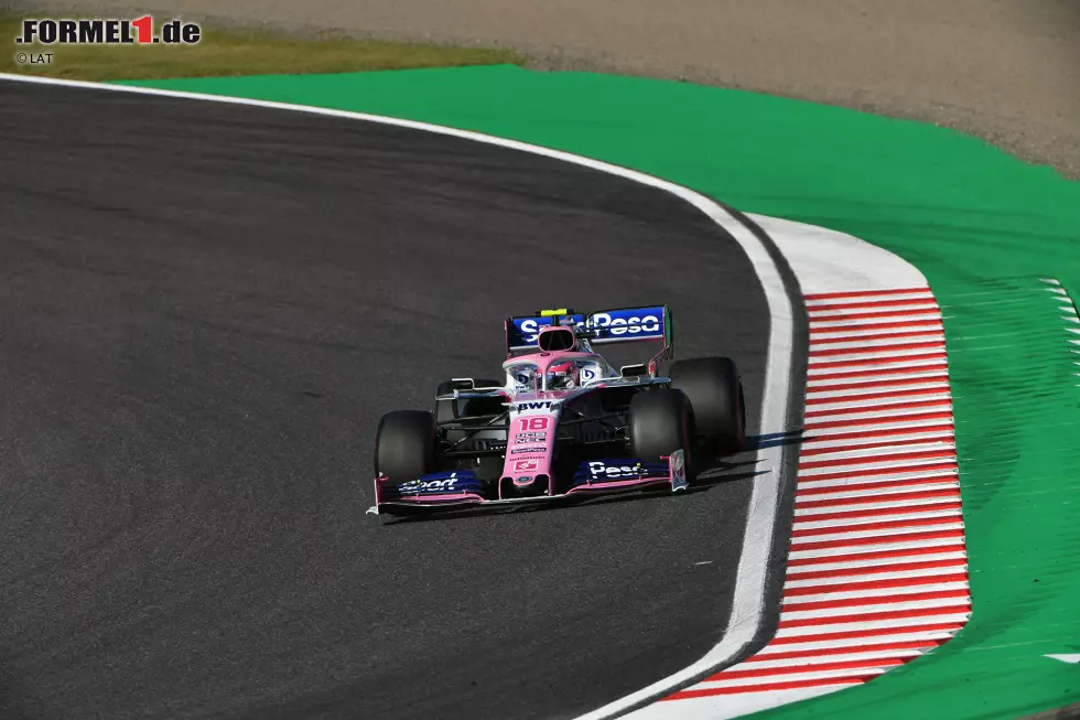 Foto zur News: Lance Stroll (3): An seiner Qualifying-Schwäche scheint er gearbeitet zu haben. Das ist gut. Schlecht ist, dass der Teamkollege im Rennen trotz Q1-Aus vorbeigekommen ist. Dass das Rennen eine Runde zu früh abgewunken wurde, hat ihm ein Top-10-Ergebnis geklaut.