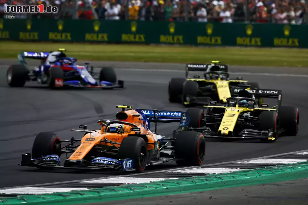 Foto zur News: Lando Norris (2): Anders als Sainz hatte er im Rennen das Glück nicht auf seiner Seite. Das Qualifying war aber überragend, und am Start wäre er beinahe bis auf P5 vorgefahren. Die Berührung mit Gasly: kann passieren. P11 spiegelt seine Leistung nicht wider.