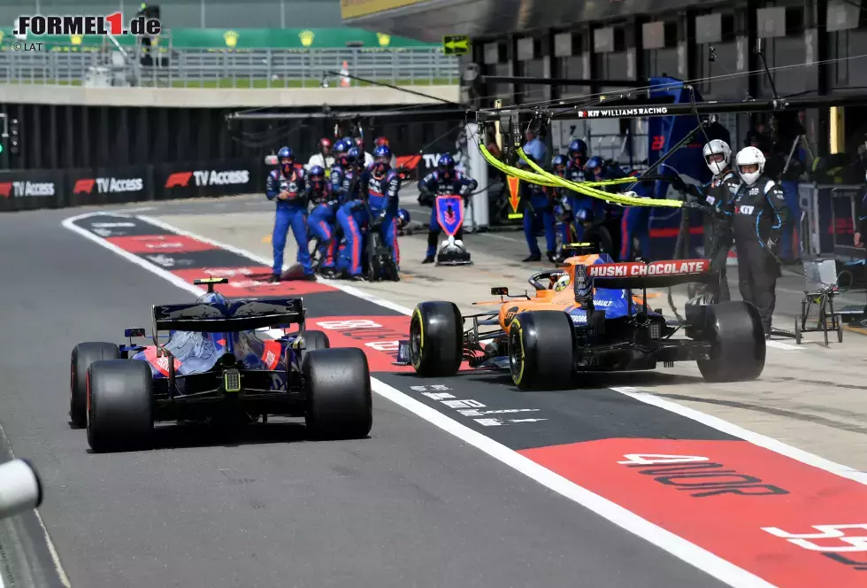 Foto zur News: Alexander Albon (2): Der Toro-Rosso-Junior ist mit einem Auto, das nicht zu den fünf besten gehört, in die Top 10 gefahren. Hatte im Rennen das Glück nicht auf seiner Seite, wurde deswegen Zwölfter. Aber seine Leistungen sind top. Genau wie die der anderen Rookies Norris und Russell.