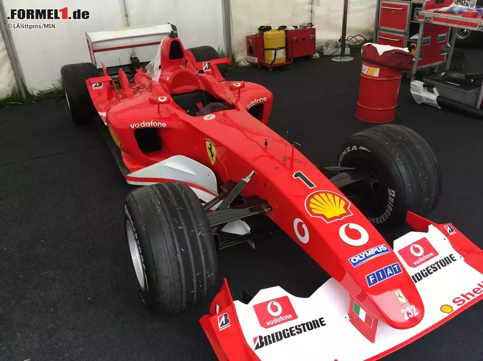 Foto zur News: 2003 gewann Schumacher im Ferrari F2003-GA seinen sechsten WM-Titel und wurde damit in dieser Wertung neuer Rekordhalter in der Formel 1