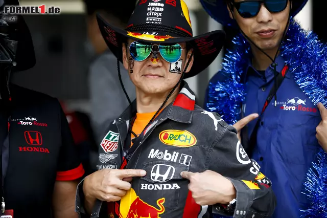 Foto zur News: Besonders viele Fans drücken an diesem Wochenende Honda die Daumen. Klar, ist ja auch das Heimspiel der Japaner!