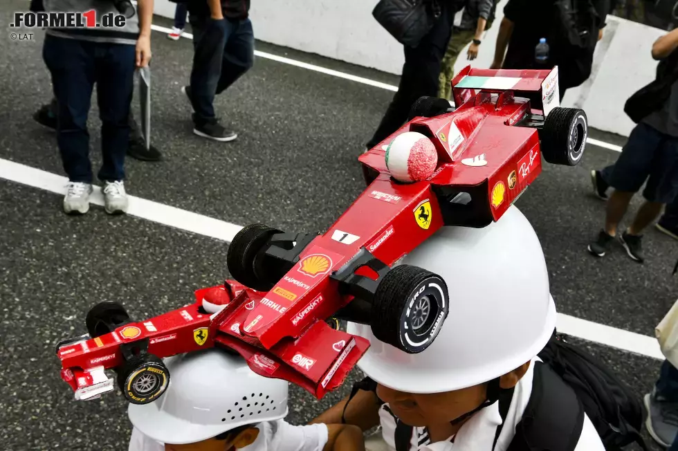 Foto zur News: Immer ein Klassiker in Japan: die selbstgebastelten Autohüte!