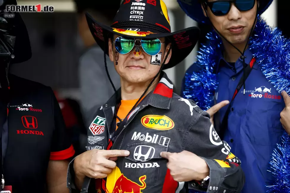 Foto zur News: Besonders viele Fans drücken an diesem Wochenende Honda die Daumen. Klar, ist ja auch das Heimspiel der Japaner!