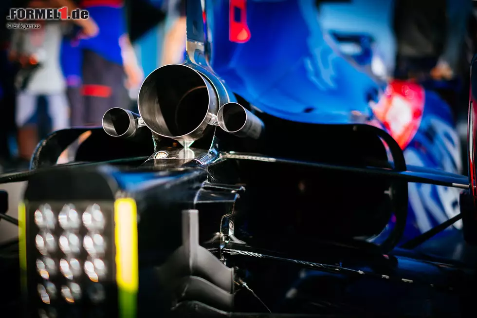 Foto zur News: Toro Rosso STR14: Auspuff