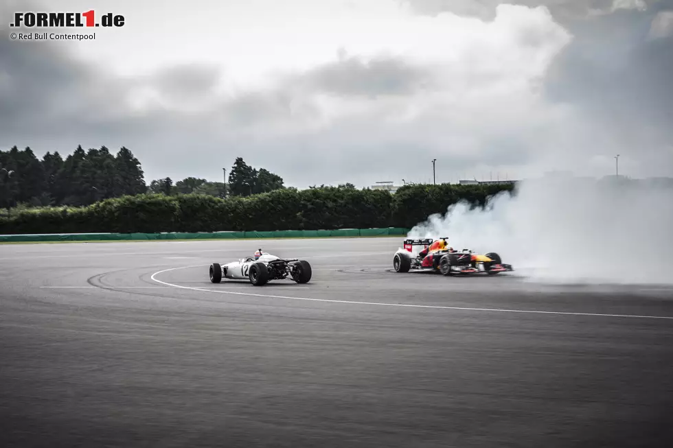 Foto zur News: Die beiden Rennfahrer ließen es zur Einstimmung auf den Japan-Grand-Prix 2019 richtig krachen.