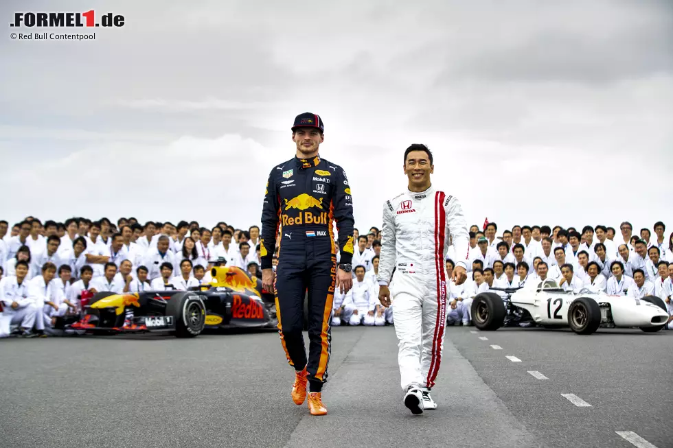 Foto zur News: Der 21-jährige Verstappen und der 42-jährige Sato haben insgesamt 187 Formel-1-Rennen bestritten.