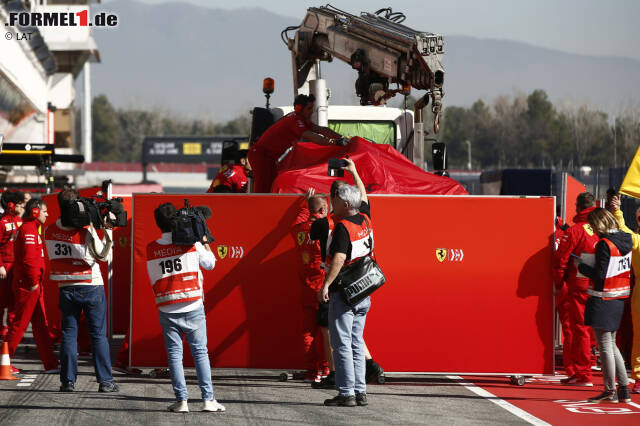 Foto zur News: Inwiefern der Unfall die weiteren Testpläne von Ferrari beeinflussen wird, steht bislang noch nicht fest - Vettel hätte den SF90 eigentlich am Nachmittag an Charles Leclerc übergeben sollen ...