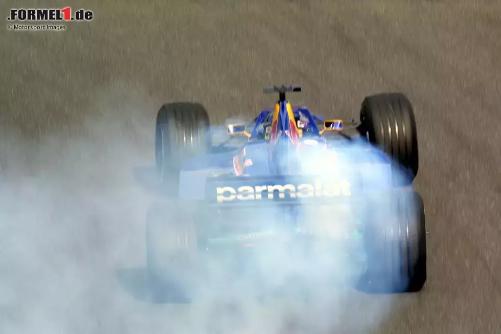 Foto zur News: Auch die Nutzung von Motor und Getriebe war nicht eingeschränkt, daher gab es deutlich weniger Grid-Strafen. Das Wochenendformat beinhaltete 2000 außerdem noch ein Warm-up am Sonntagvormittag. Das Qualifying am Samstag dauerte eine Stunde ohne K.O.-System. Und auch finanziell gab es vor 20 Jahren noch keine Einschränkungen.