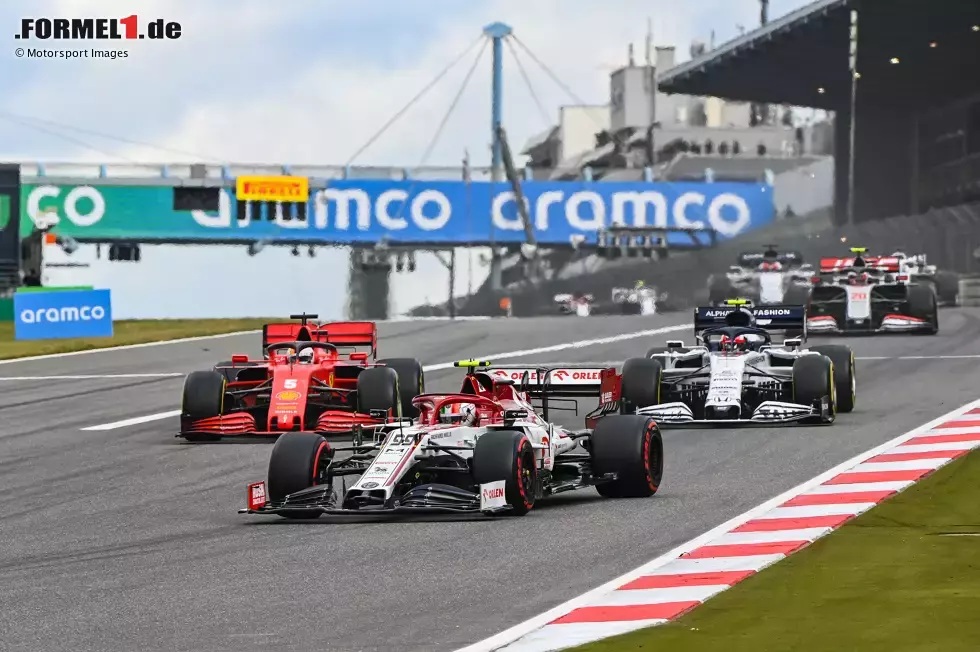 Foto zur News: Antonio Giovinazzi (2): Fährt um seine Zukunft und hat an diesem Wochenende gute Werbung gemacht. Im Qualifying Q2 erreicht, am Sonntag erstmals seit dem Auftaktrennen gepunktet und den Teamkollegen immer im Griff gehabt. Ein gutes Wochenende, von denen er aber mehr brauchen wird, um sein Cockpit zu halten.