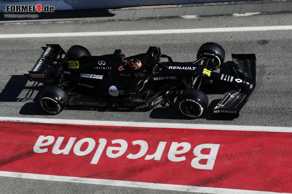 Foto zur News: ... kommt Ocon zunächst nicht über einzelne Tests im R.S.20 hinaus und muss länger als gedacht auf sein Comeback als Vollzeit-Fahrer warten.