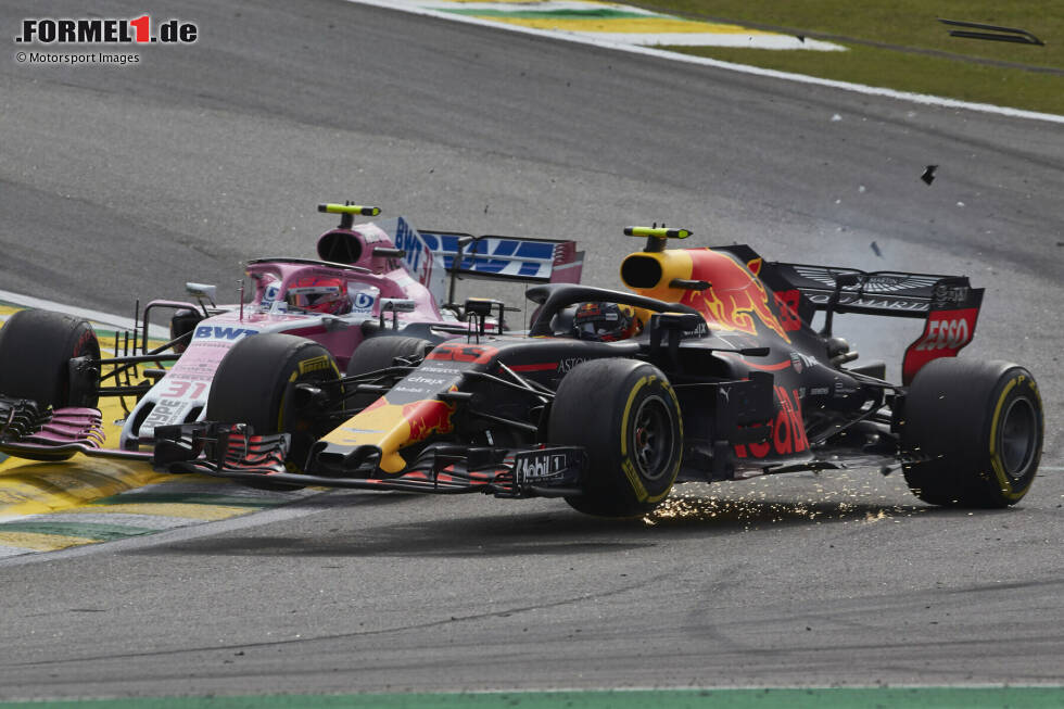 Foto zur News: Beim Brasilien-Grand-Prix kommt es zum Eklat: Der überrundete Ocon setzt sich gegen Leader Max Verstappen so sehr zur Wehr, dass ein Crash folgt - und ein Handgemenge in der Boxengasse samt FIA-Untersuchung. Am Ende wird Verstappen bestraft.