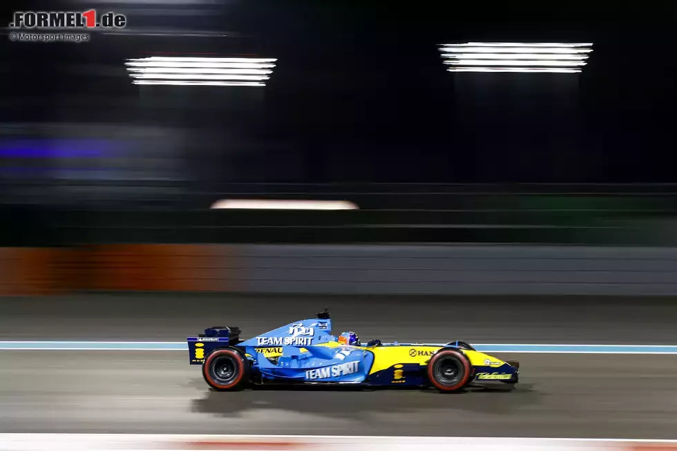 Foto zur News: Fernando Alonso im Renault R25