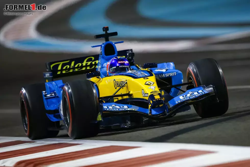 Foto zur News: Fernando Alonso im Renault R25