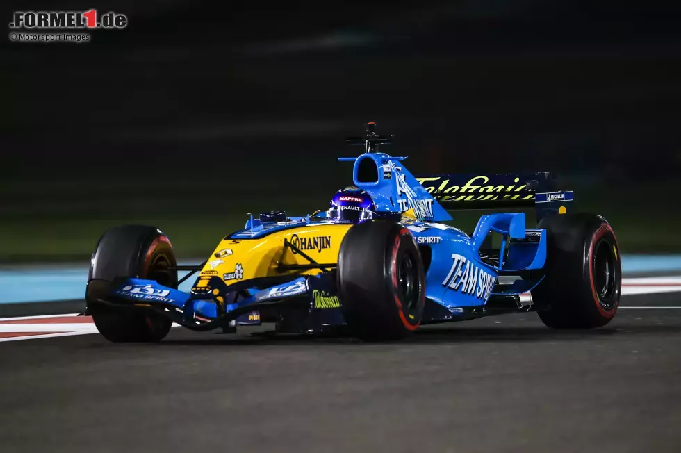 Foto zur News: Fernando Alonso im Renault R25