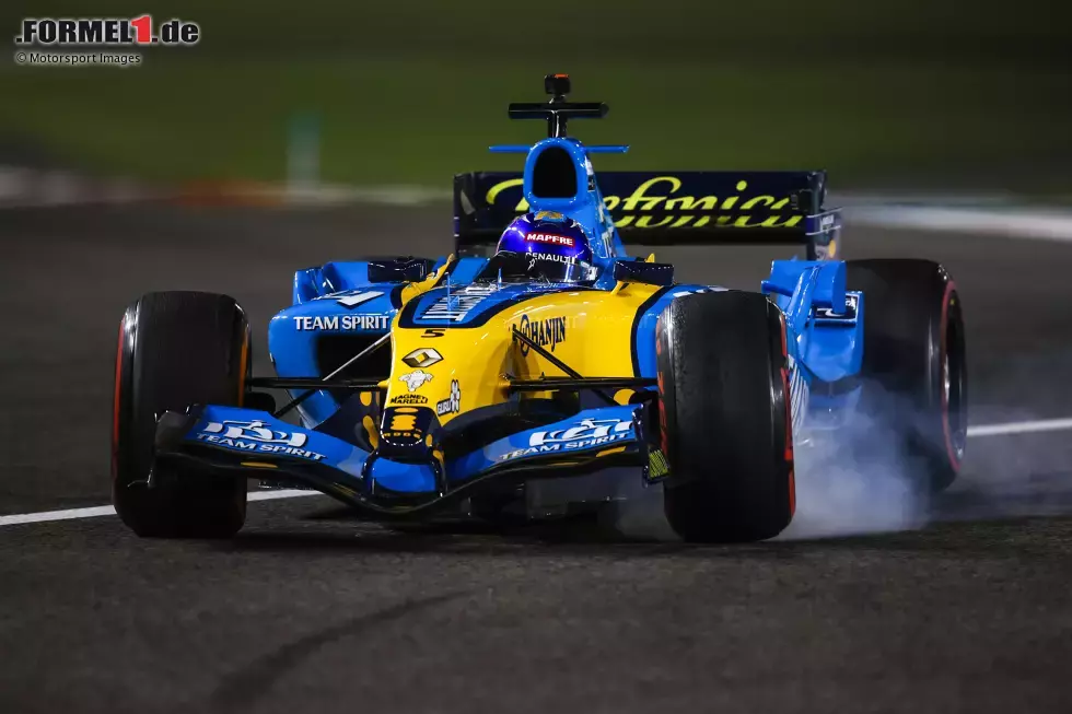 Foto zur News: Fernando Alonso im Renault R25