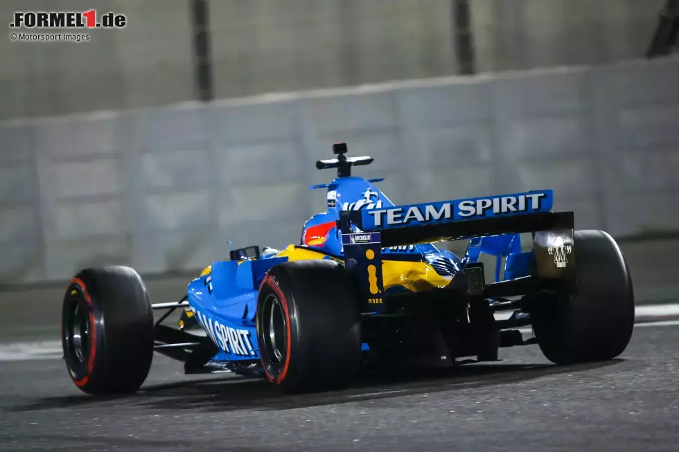 Foto zur News: Fernando Alonso im Renault R25