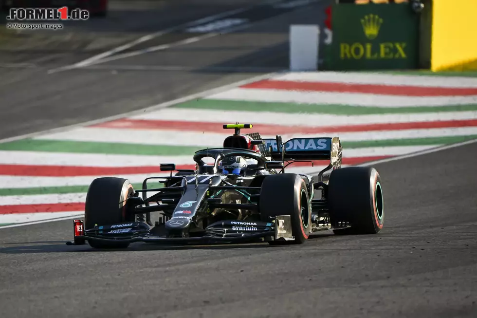 Foto zur News: ... er hat beim Re-Start als Führender nichts falsch gemacht, so sagen die Sportkommissare. Es sei sein Recht, das Tempo vorzugeben. Nichts anderes habe Bottas gemacht.