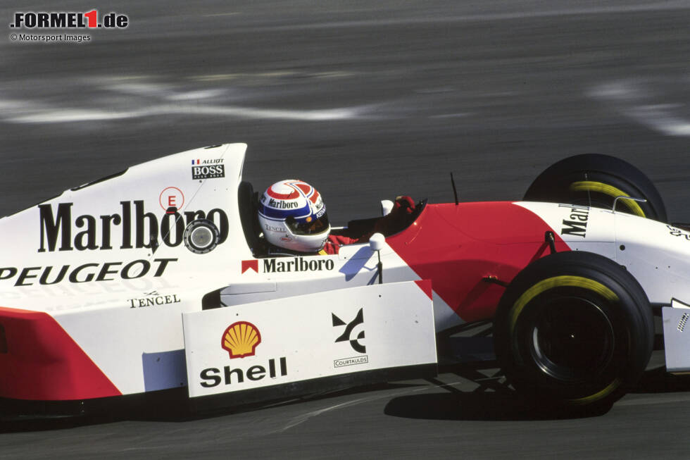 Foto zur News: Flop: Philippe Alliot. McLaren-Fahrer Mika Häkkinen ist für Ungarn 1994 gesperrt. Auf Druck von Peugeot bekommt Ersatzfahrer Philippe Alliot zum Zuge. Er enttäuscht im Qualifying und fällt mit Technikdefekt aus im Rennen. Danach fährt er nur noch einmal einen weiteren Grand Prix.