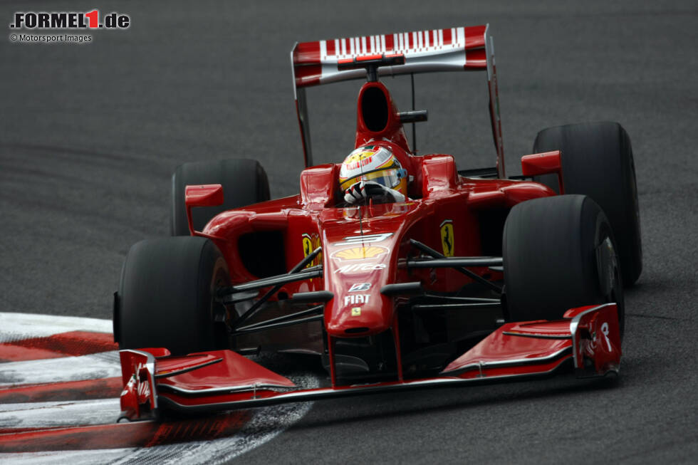 Foto zur News: Flop: Luca Badoer. Nach dem Ungarn-Unfall von Felipe Massa 2009 kommt er als langjähriger Ferrari-Ersatzmann endlich zum Einsatz, enttäuscht aber mit P17 und P14. Teamkollege Kimi Räikkönen belegt in den gleichen Rennen P3 und P1!