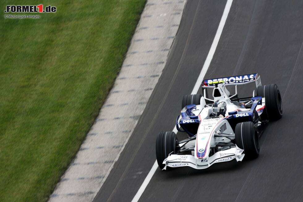 Foto zur News: Top: Sebastian Vettel. 2007 verunfallt Robert Kubica schwer in Kanada. Eine Woche danach kriegt Vettel seinen ersten Formel-1-Einsatz bei BMW-Sauber. Er fährt als bis dato jüngster Fahrer in die Punkte - und startet anschließend bei Toro Rosso und Red Bull richtig durch.