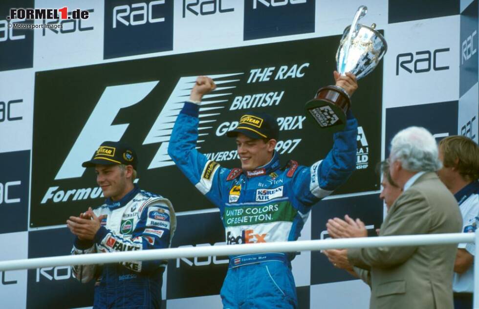 Foto zur News: Top: Alexander Wurz. Benetton-Stammfahrer Gerhard Berger ist 1997 außen vor, sein österreichischer Landsmann Wurz ersetzt ihn. Und Wurz fährt in seinem dritten Formel-1-Rennen als Dritter auf das Podest, in Silverstone. Ergebnis: Benetton-Cockpit 1998.