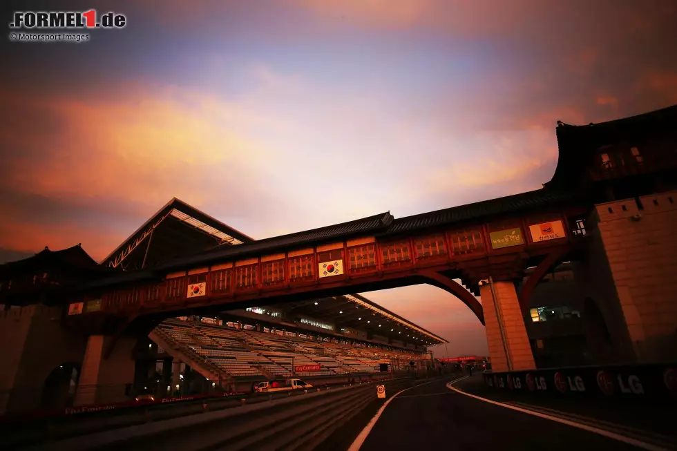 Foto zur News: 2013: Der Korea International Circuit ist zum vierten und letzten Mal Formel-1-Gastgeber. Der Plan, die Rennstrecke in eine noch zu bauende &quot;Sportstadt&quot; zu integrieren, schlägt fehl. Der ursprüngliche Fünfjahresvertrag wird vorzeitig aufgelöst.