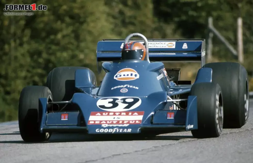 Foto zur News: 1976: Der Österreicher Otto Stuppacher verpasst bei seinem Formel-1-Debüt in Italien die Qualifikation, weil er mit einem Rückstand von über 13 Sekunden nicht in den Top 26 des Feldes liegt. Aufgrund von späteren Strafen gegen andere Fahrer aber rückt er noch auf - befindet sich aber schon auf dem Heimweg und startet nicht.