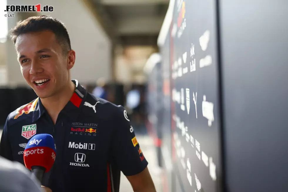 Foto zur News: #16: Alexander Albon (Red Bull) - 570.000 Follower. In unserem Ranking schneidet der unter thailändischer Fahne antretende Albon im Vergleich zu seinen Kollegen aus dem Red-Bull-Kader am schlechtesten ab. Aber: Er ist der erste Fahrer in unserer &quot;Social-WM&quot; mit über einer halben Million Follower.